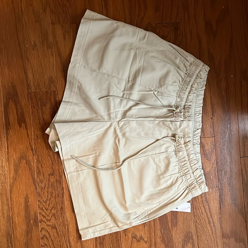 $10 CLEAR OUT SALE -  Gap shorts with ruched drawstring waist. Size L